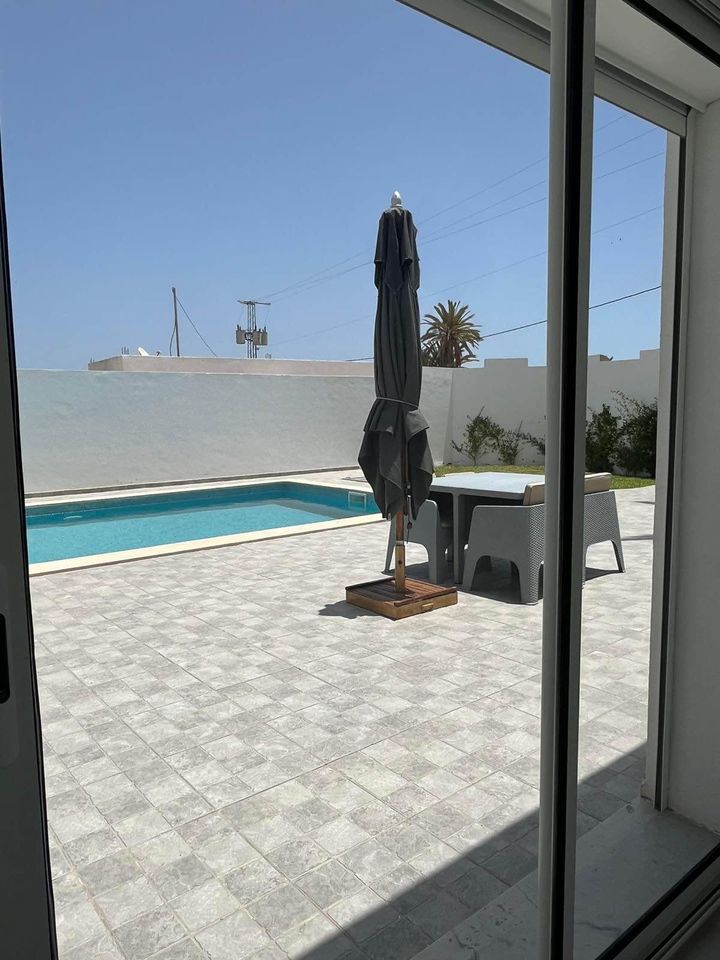 𝙑𝙞𝙡𝙡𝙖 𝑴𝒚𝒌𝒐𝒏𝒐𝒔 - 𝙇𝙤𝙘𝙖𝙩𝙞𝙤𝙣 𝙀𝙨𝙩𝙞𝙫𝙖𝙡𝙚 à Djerba Midoun pascher Medenine tunisie piscine