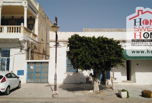 Land in Tunis,