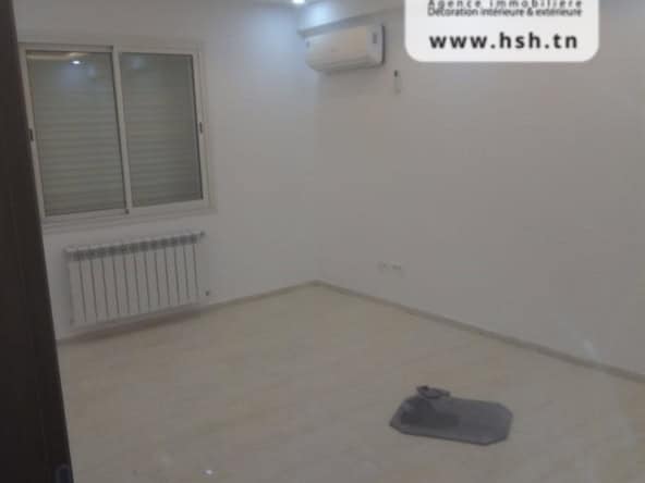 Commercial in Ariana,