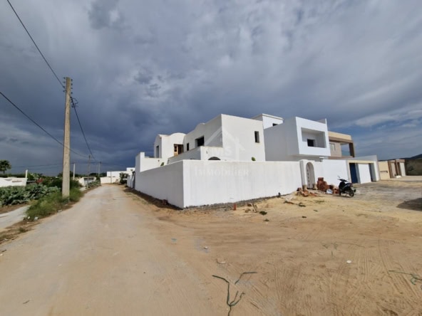 à vendre Charmante villa avec piscine encours de finition à Nabeul