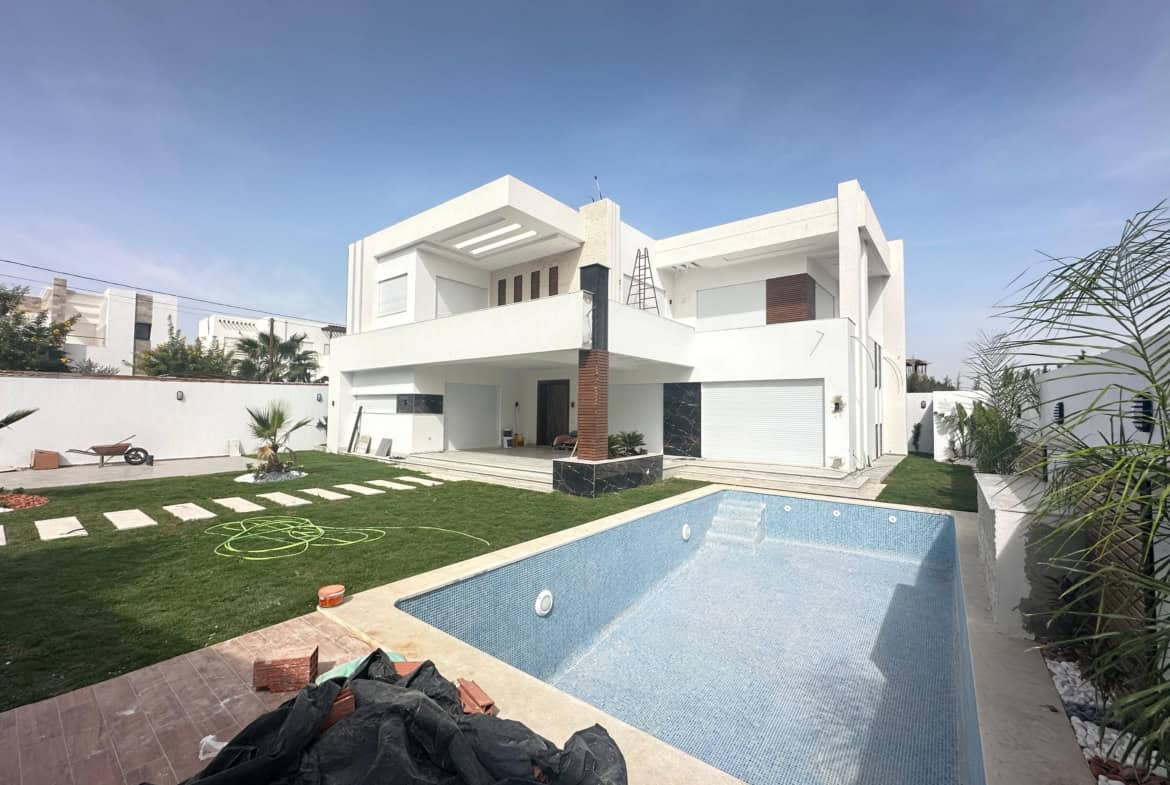 à Vendre une superbe villa proche de yasmine Hammamet.